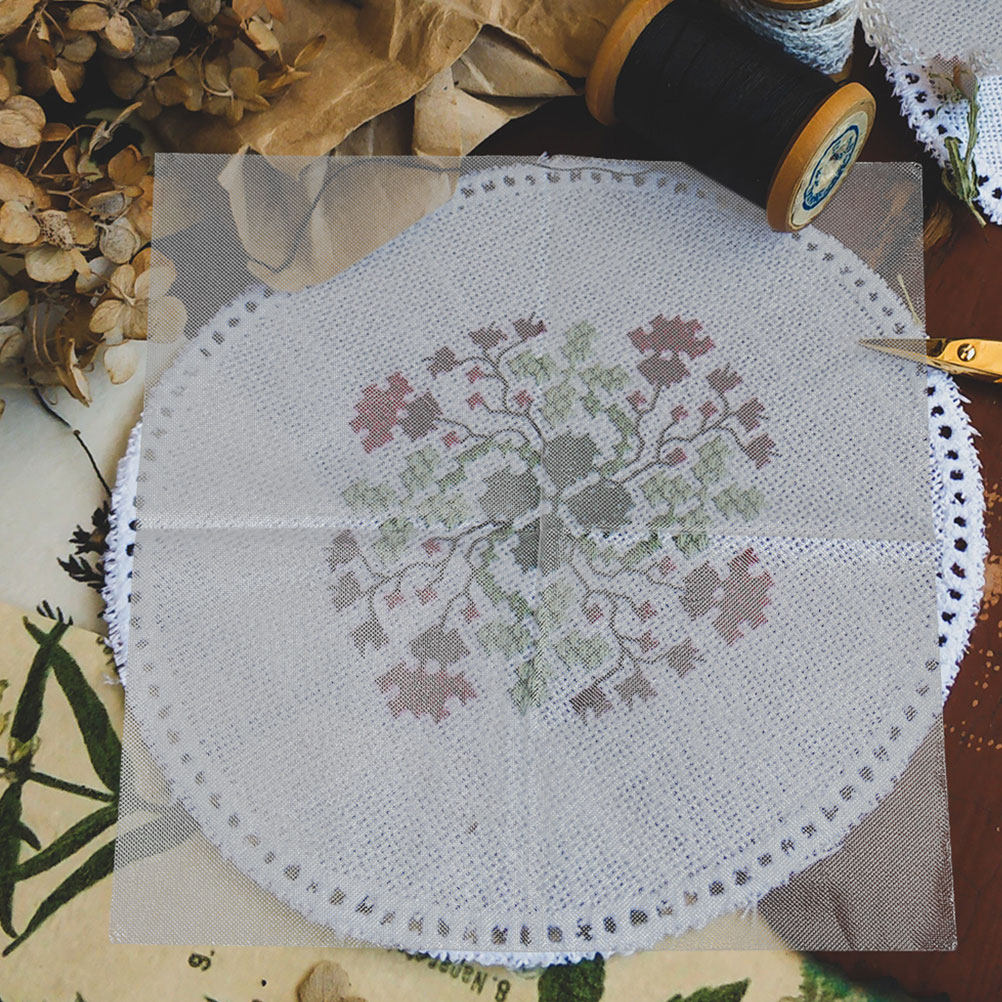 Embroidery Kit - مجموعة من 8 قطع ورق تطريز