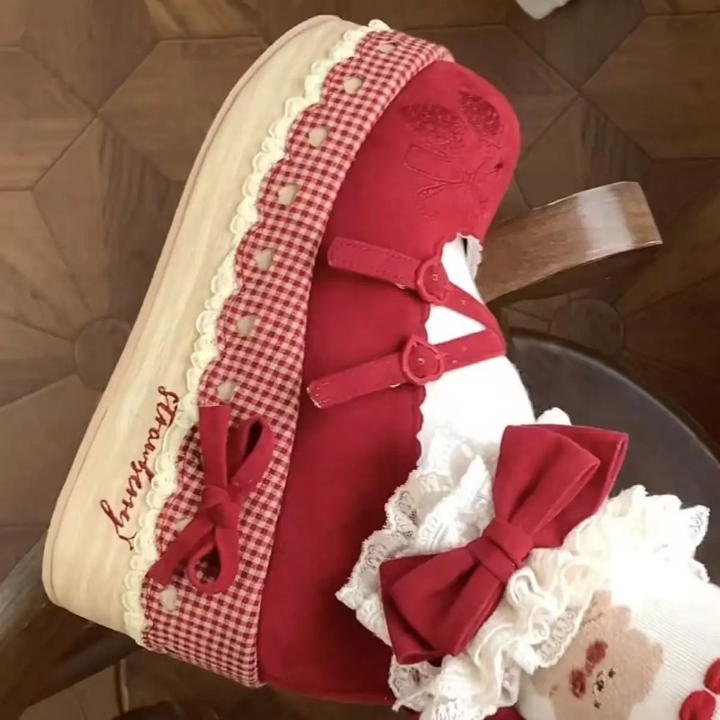 أحذية لوليتا ذات الكعب العالي  - مراجعة Embroidery Canvas وسعره