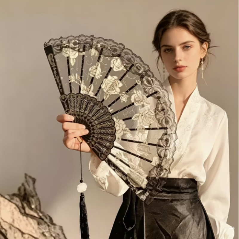 مروحة يدوية مزينة بالدانتيل ال - مراجعة Embroidery Rose وسعره